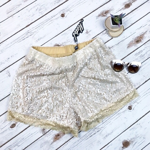 . {MOTEL} Lola sequin shorts - Picture 2 of 8