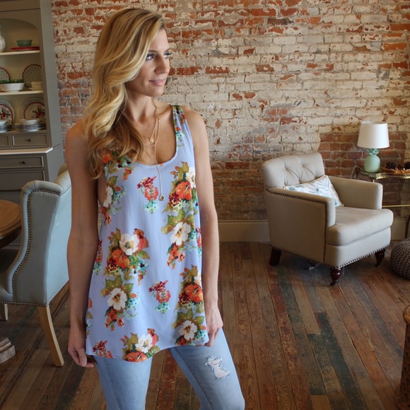 ✨LAST ONE✨Blue floral cross back top - Picture 2 of 2