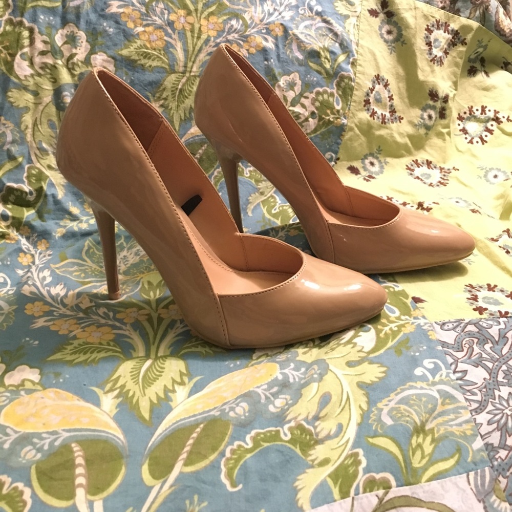 Unlisted Kenneth Cole "pump it up" heels