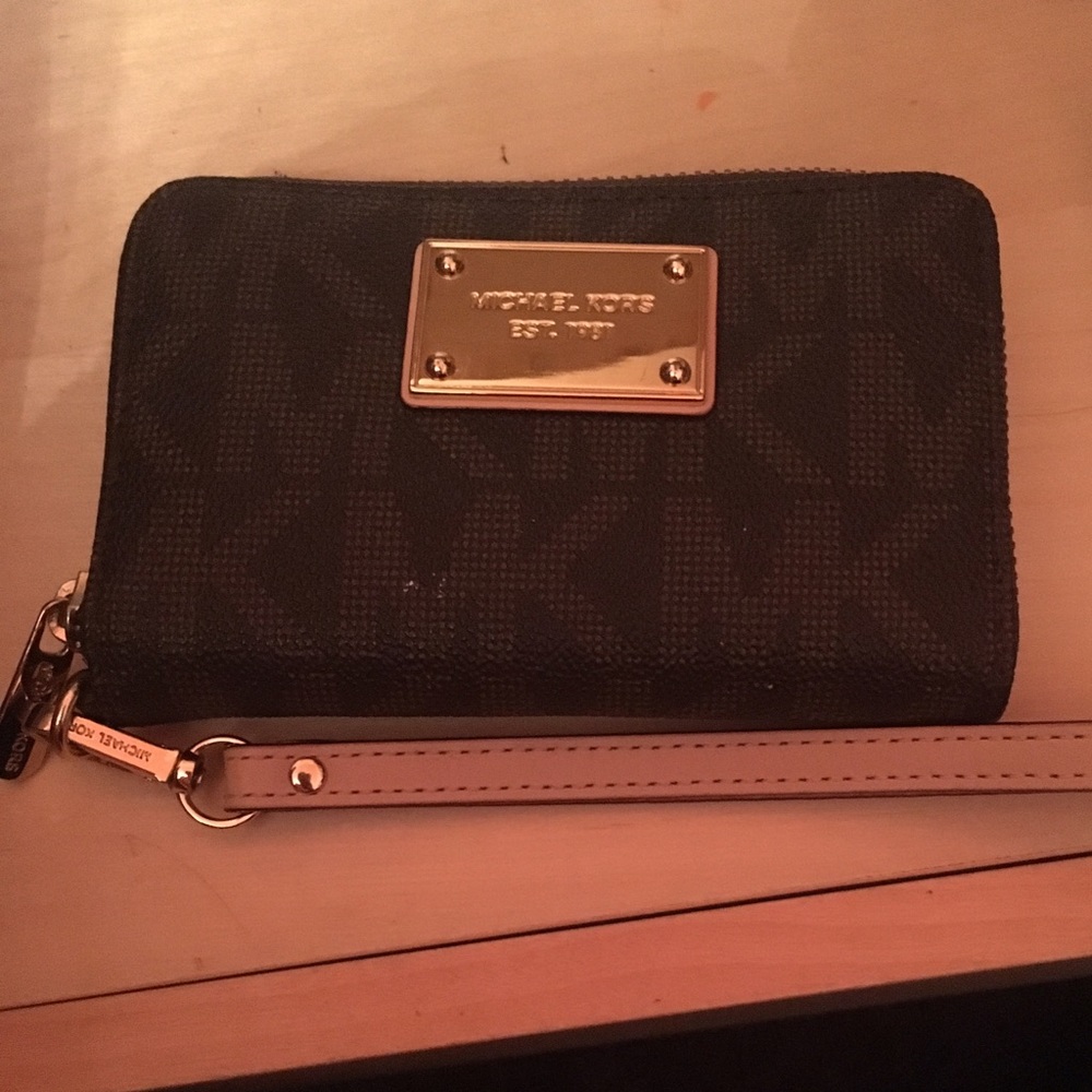 Michael Kors cellphone wristlet