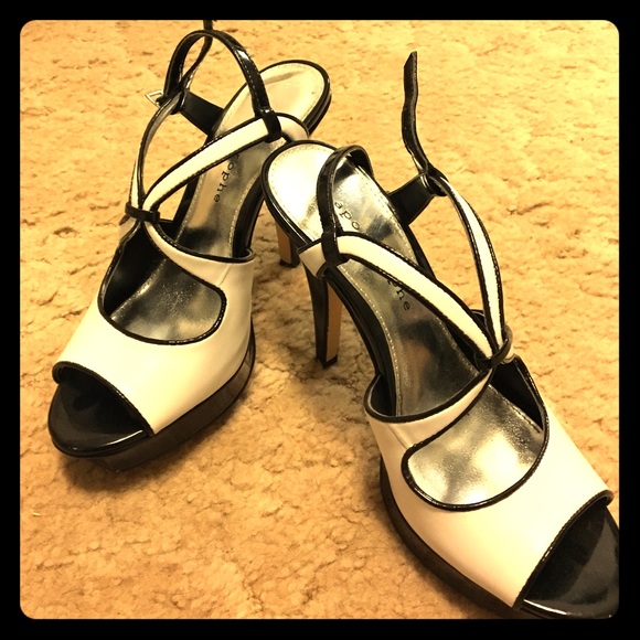 Apostrophe Shoes - 💥SALE! Black & white heels