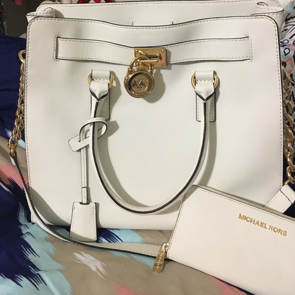 Michael Kors Handbag with wallet🌺🌸