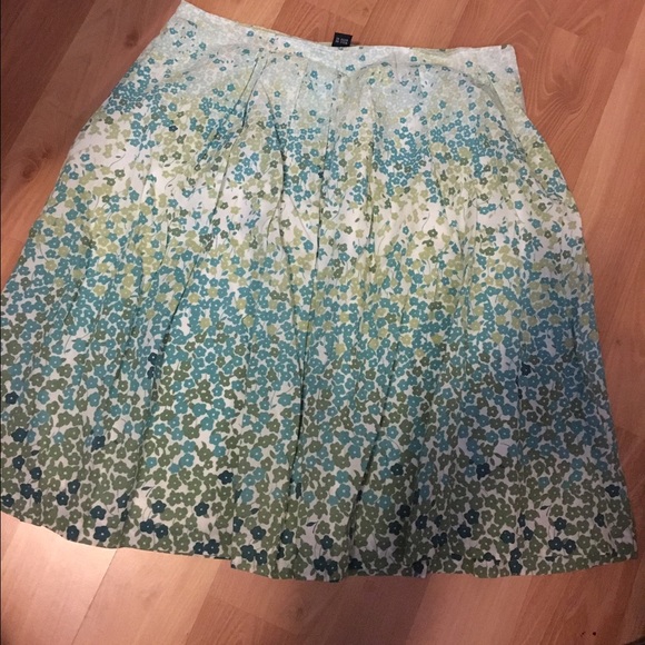 Club Monaco Dresses & Skirts - Club Monaco Pleated full Skirt