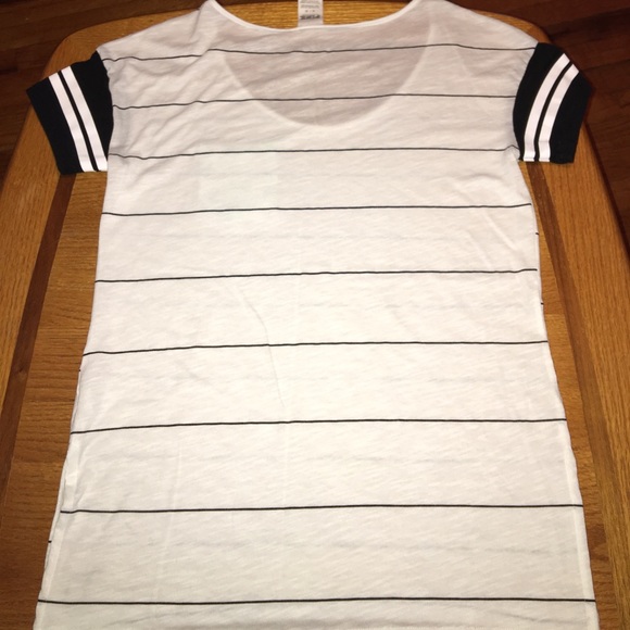 PINK Victoria's Secret tshirt size medium, used - Picture 5 of 5