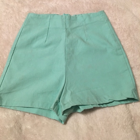 Kirra Pants - High waisted stretchable shorts