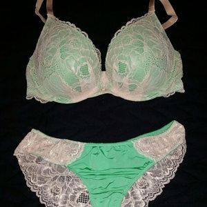 Victoria's Secret bra & cheekini set