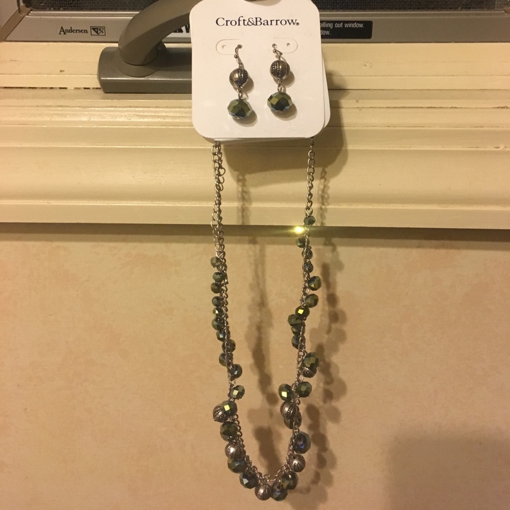 Drift & Barrow earring and necklace set