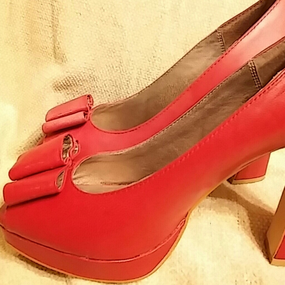 Shoes - Picture 4 of 6