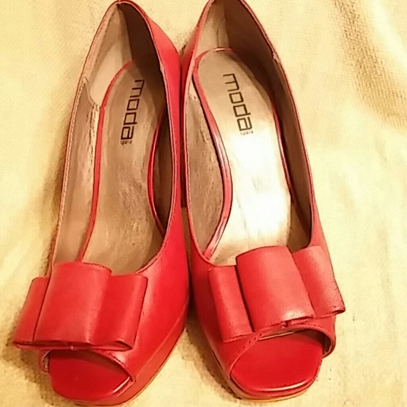 Shoes - Picture 2 of 6