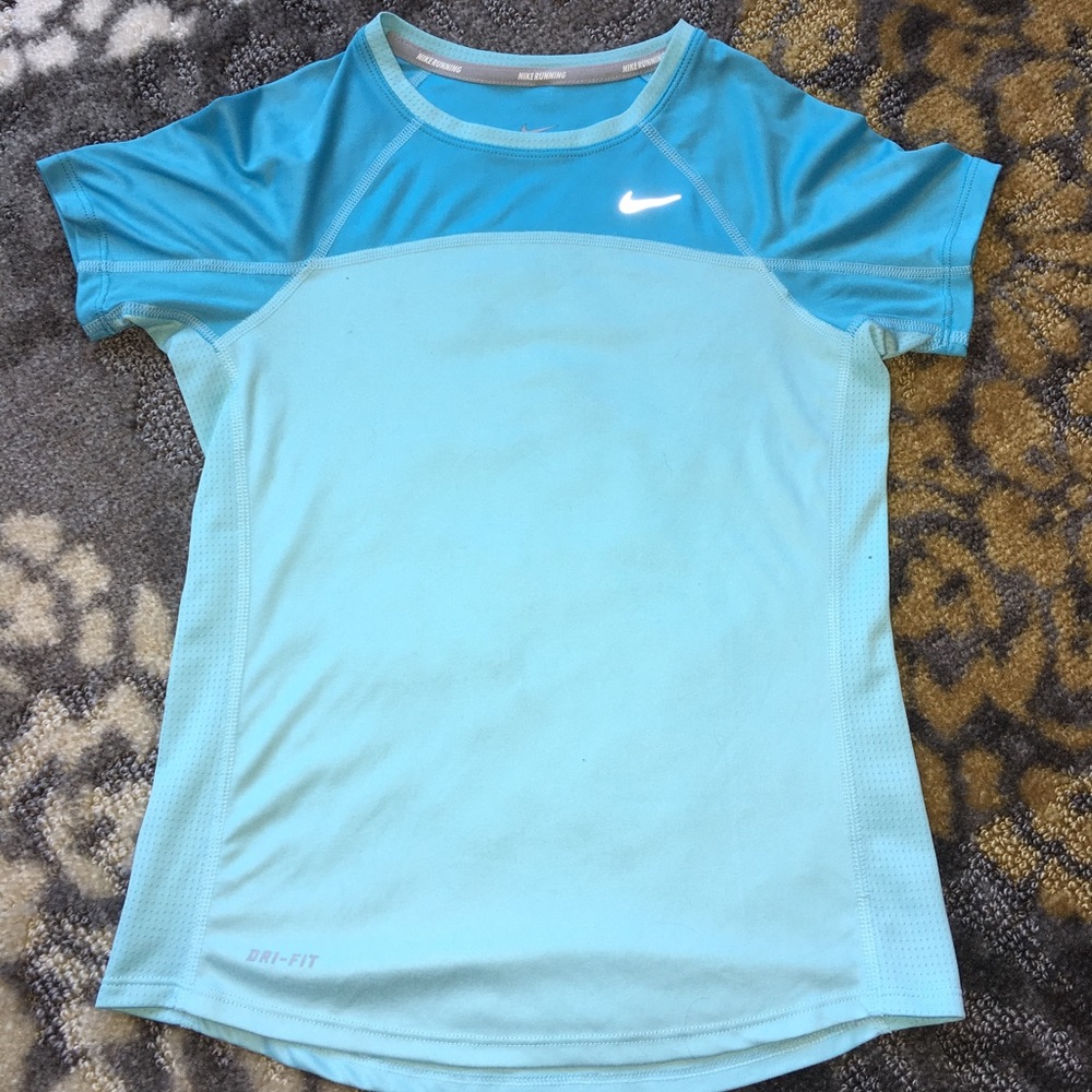 Girls Nike drifit short sleeve