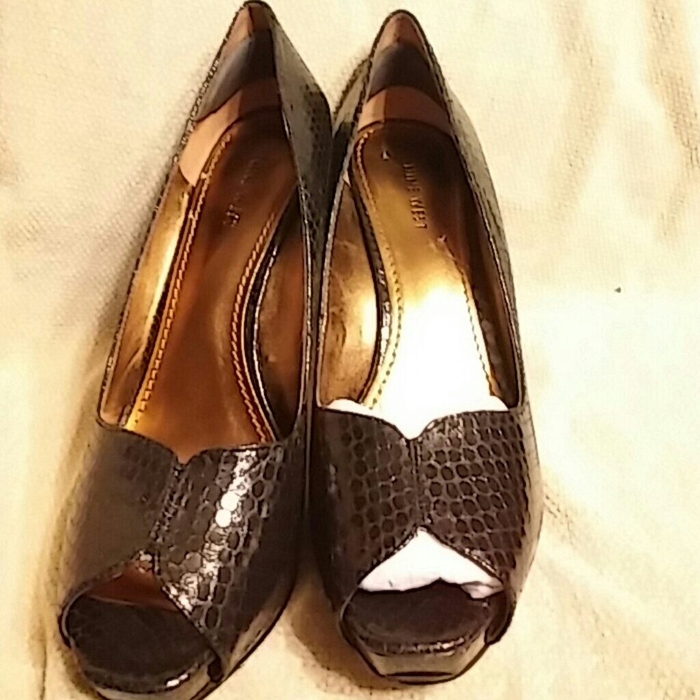 Shoes - Picture 2 of 5