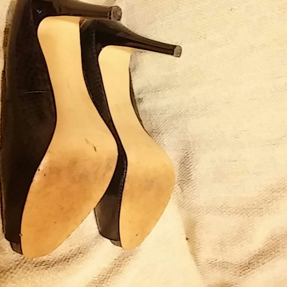 Shoes - Picture 5 of 5