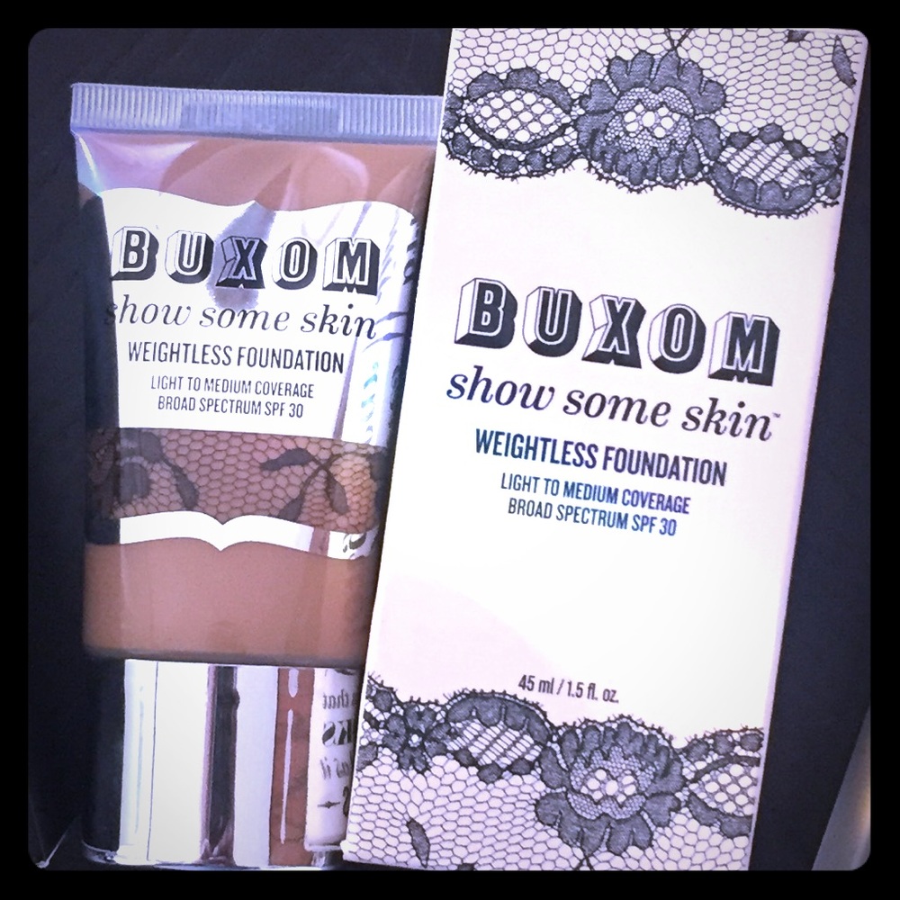 Buxom Weightless Foundation
