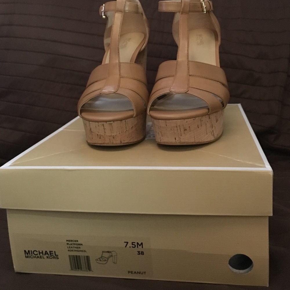 Michael Kors Mercer Platform - Picture 2 of 3