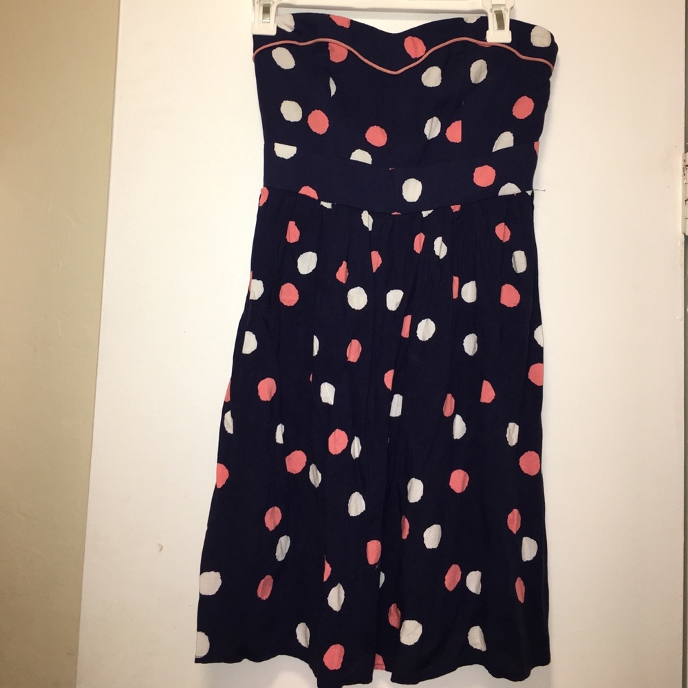 Strapless polka dot dress perfect for spring 💐