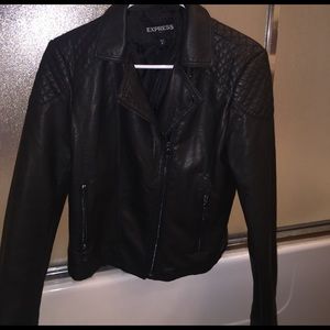 ✨FINAL SALE✨Black faux leather jacket