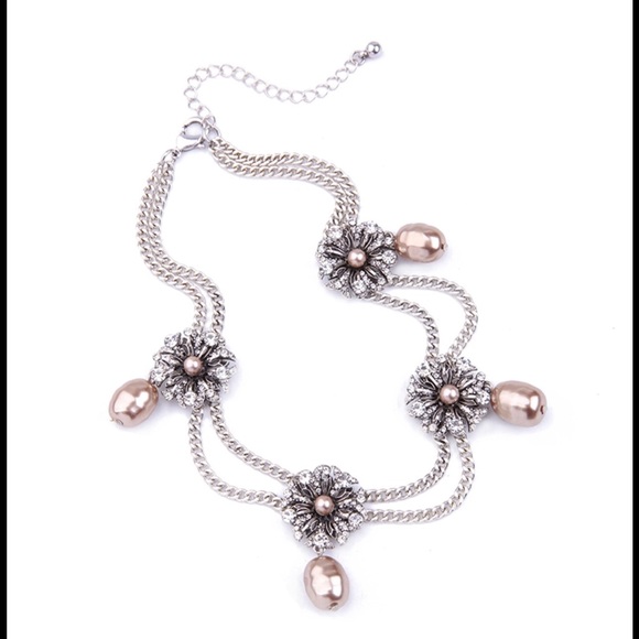 FLOWER FAUX PEARL CHOKER - Picture 5 of 6