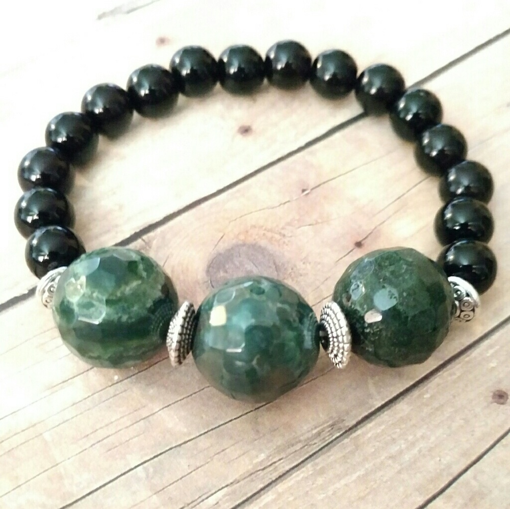 Large moss agate and black onyx stretchy bracelet