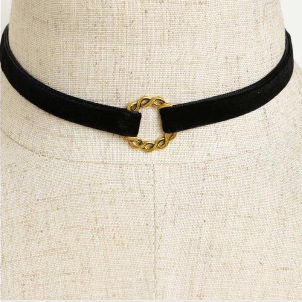 Closed Ring Choker