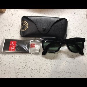 Black Rayban Wayfarer Sunglasses