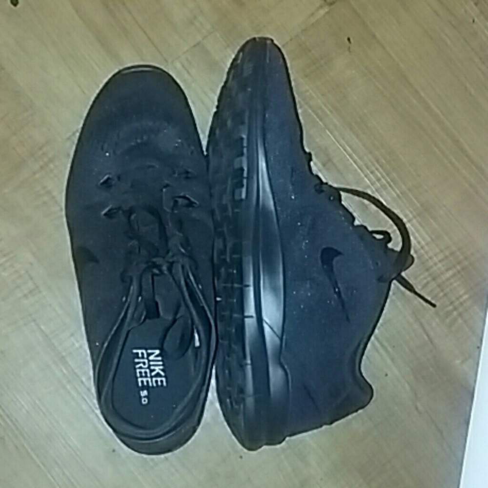 Nike Free 5.0 (MAKE AN OFFER!!!) :)