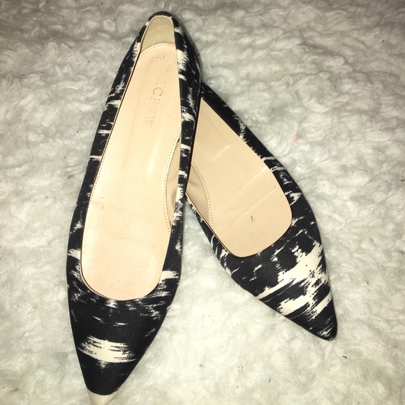 J. Crew Shoes - LAST CHANCE CREW black/white fabric flats🎀