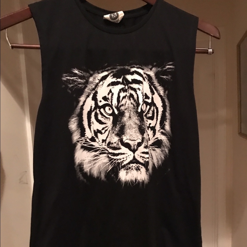 Tiger cut off tee