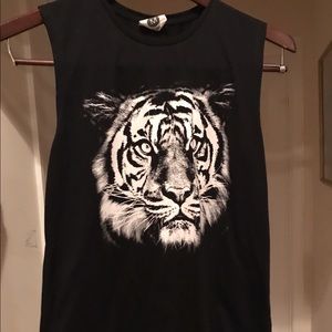 Tiger cut off tee