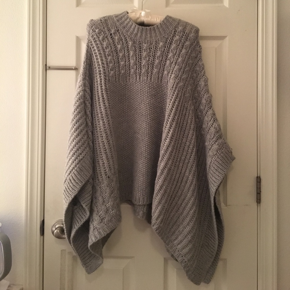 Club Monaco sweater cloak, size xs/s