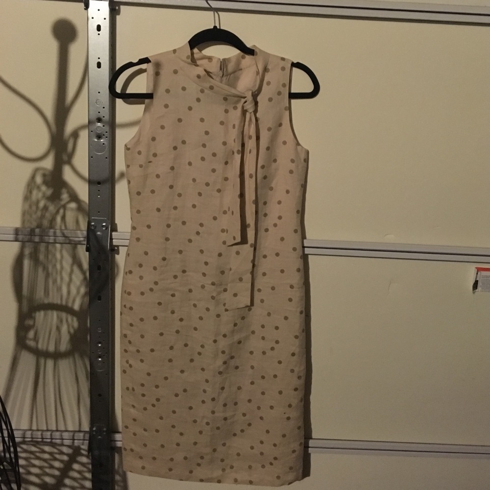 Beige dress no sleeves zipper back