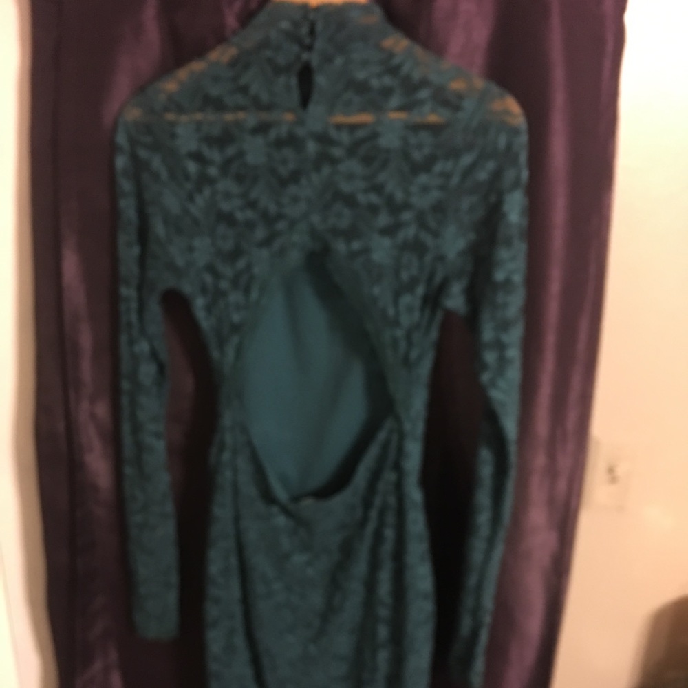 Express dress - Picture 2 of 3
