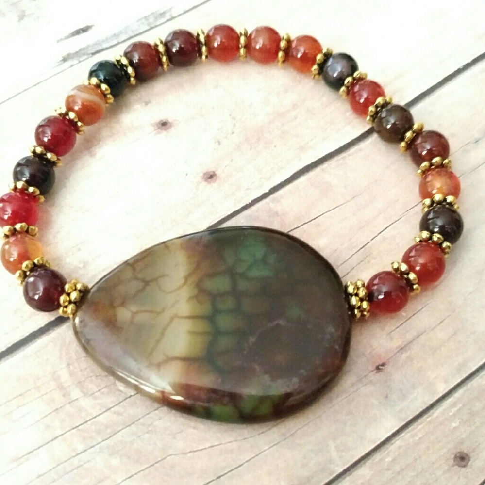 Beautiful tear drop stone agate pendant Bracelet
