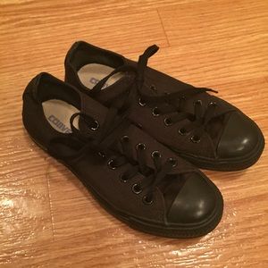 Black low top converse
