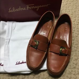Salvatore ferragamo flat tan shoe size 9