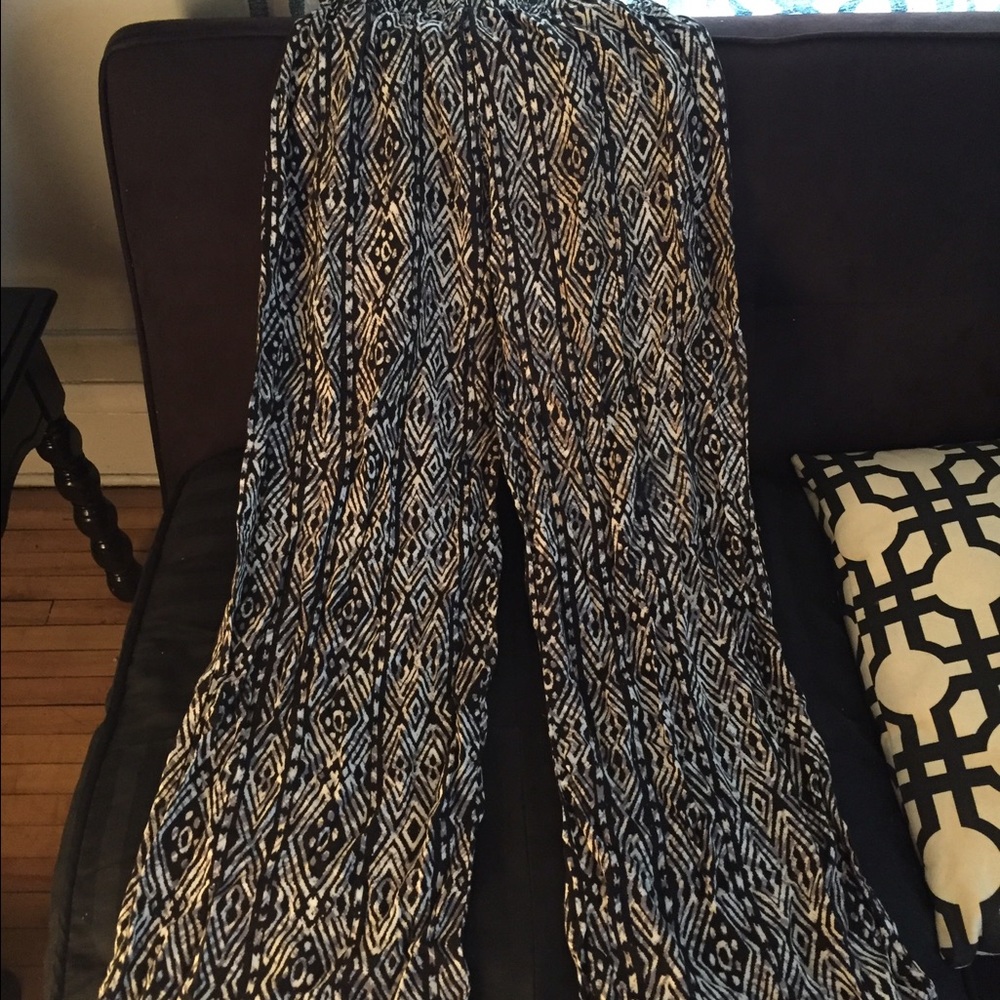 b&w tribal Aztec print festival pants size M/L
