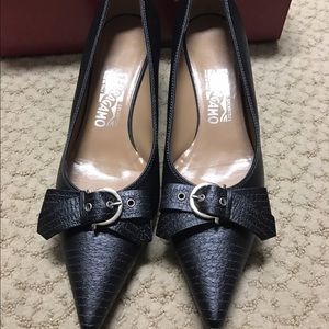 Salvatore ferragamo black leather shoes size 9 1/2