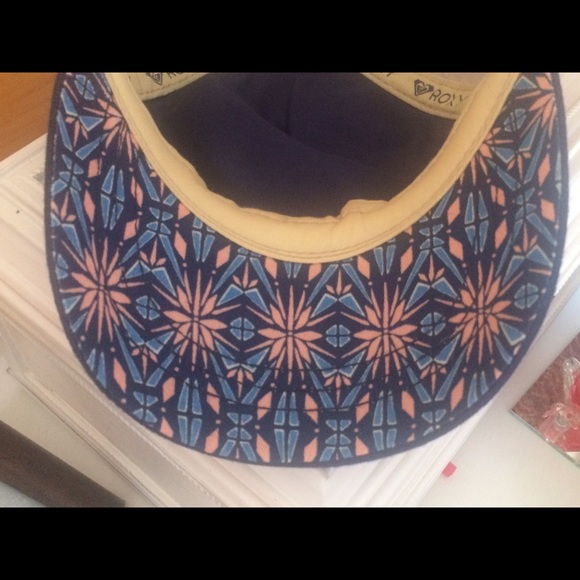 Roxy hat - Picture 2 of 3