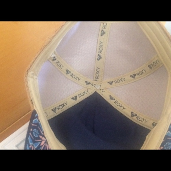 Roxy hat - Picture 3 of 3