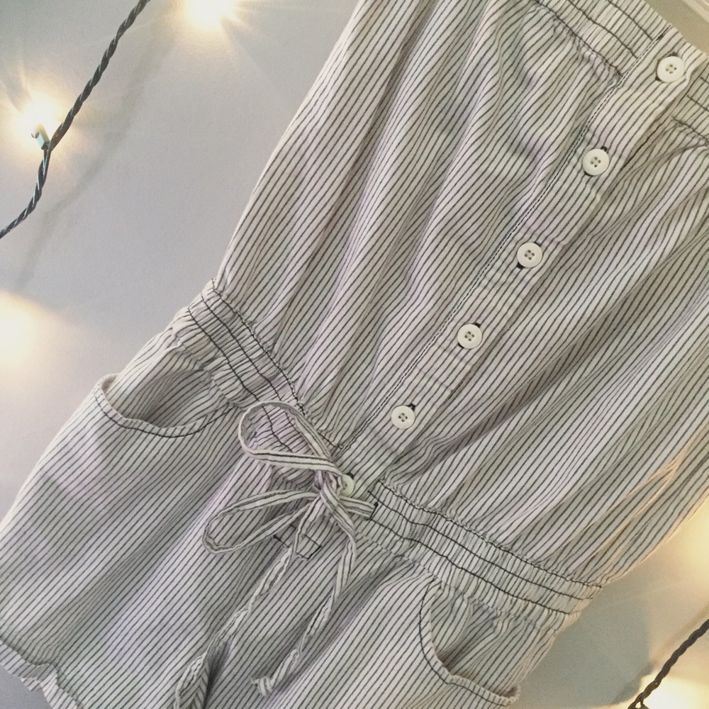 Strapless stripped romper