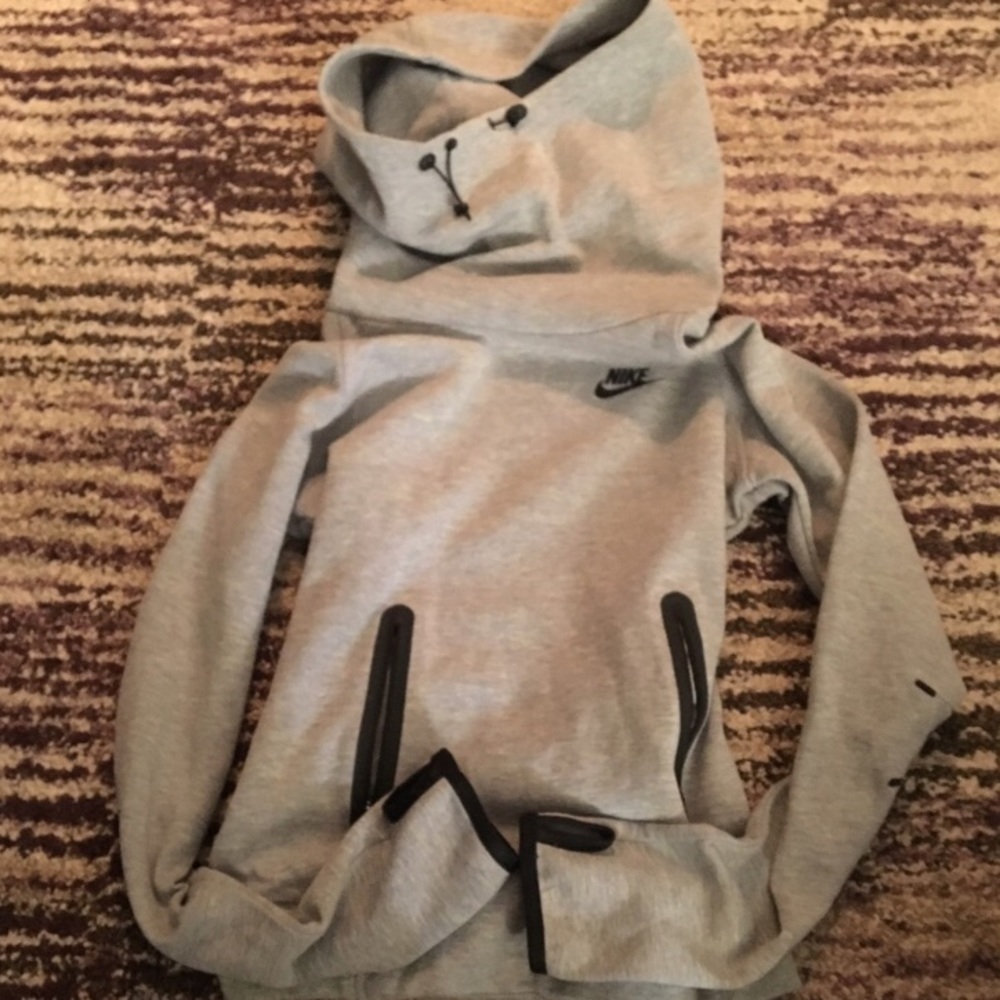 Bundle listing of Nike hoodies for donnaschopp
