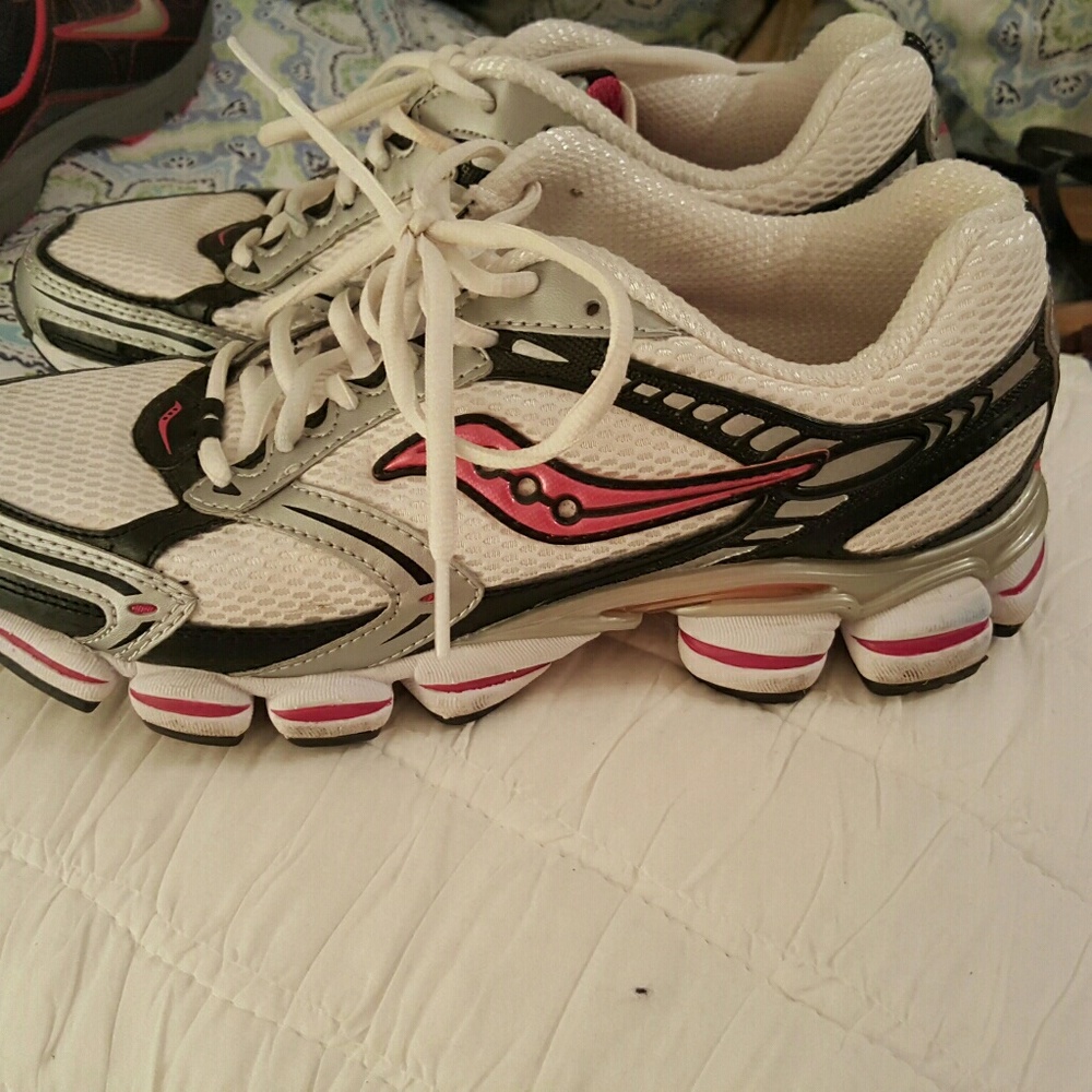 Saucony Size 9.5 Tennis shoes