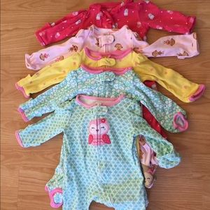 Carter's newborn set. 5 pieces