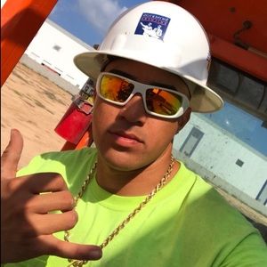 Meet your Posher, Devin