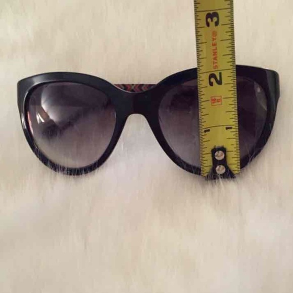 Authentic PRADA sunglasses - Picture 2 of 4