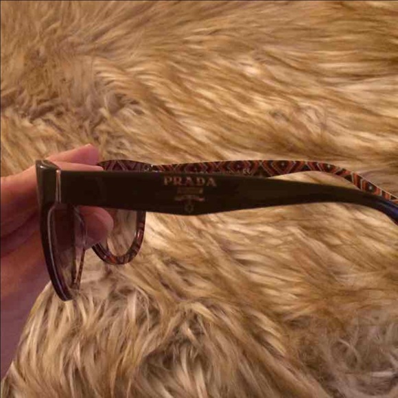 Authentic PRADA sunglasses - Picture 3 of 4