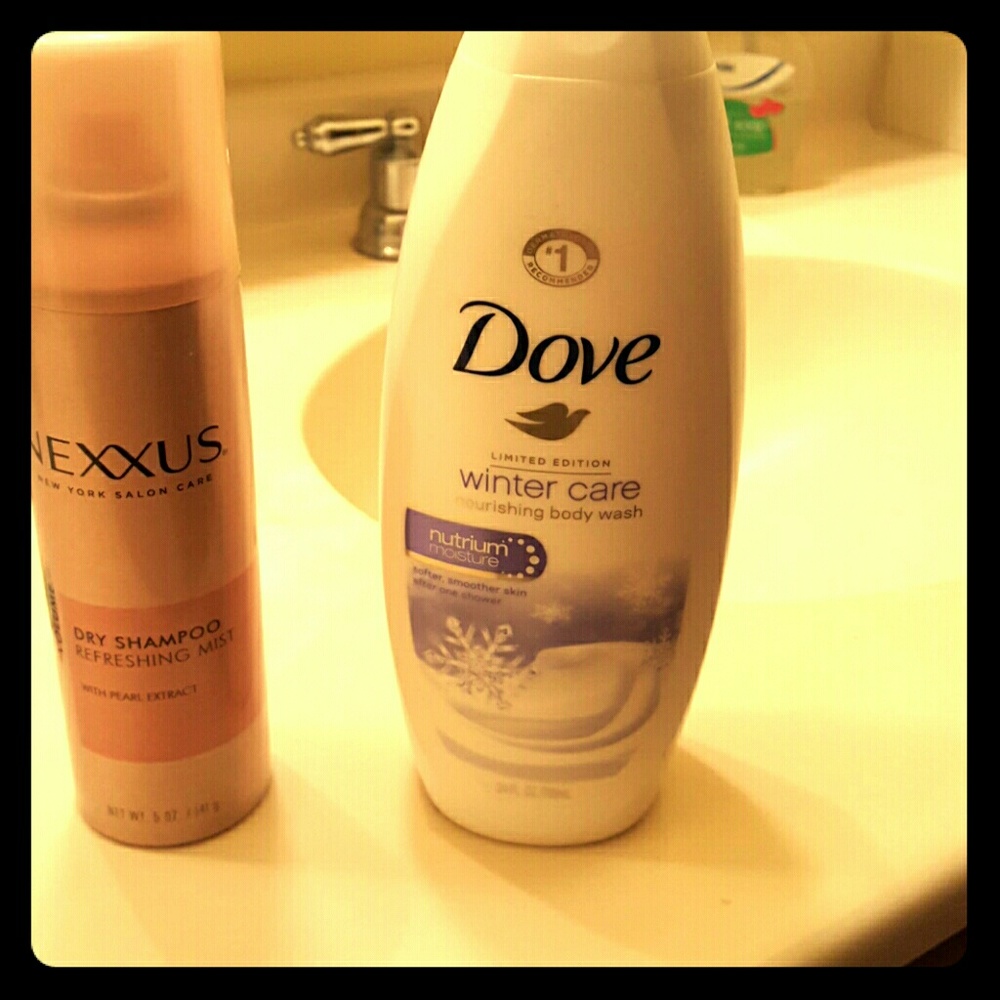 Nexxus dry shampo 4 volume and great, scent!