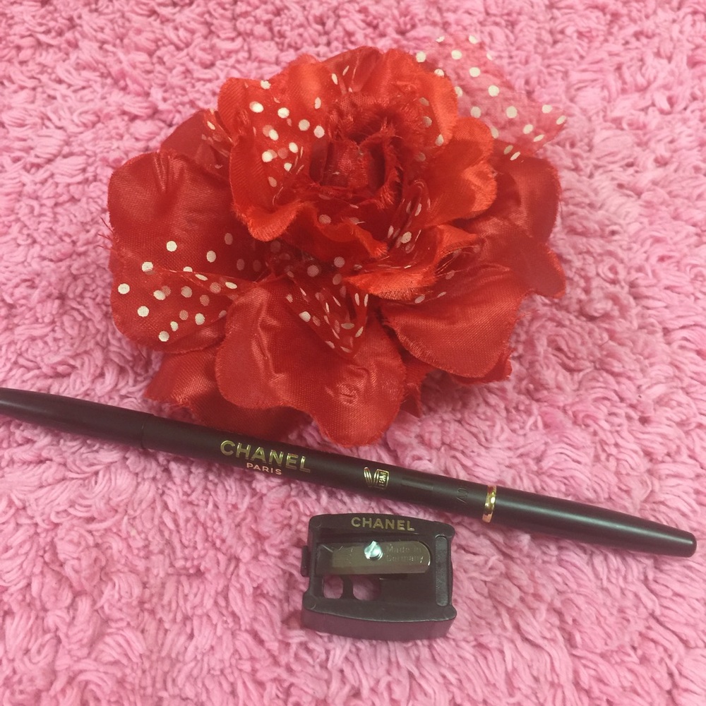 ➡️➡️ CHANEL EYE PENCIL WITH SHARPENER 👍🏼