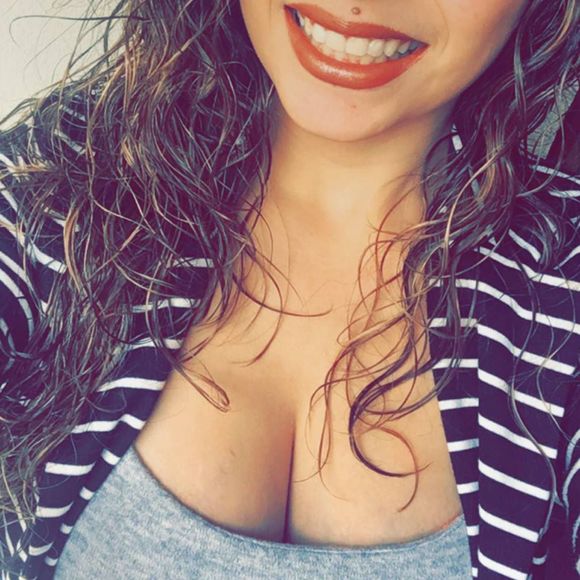 Meet your Posher, Laura - Picture 1 of 1