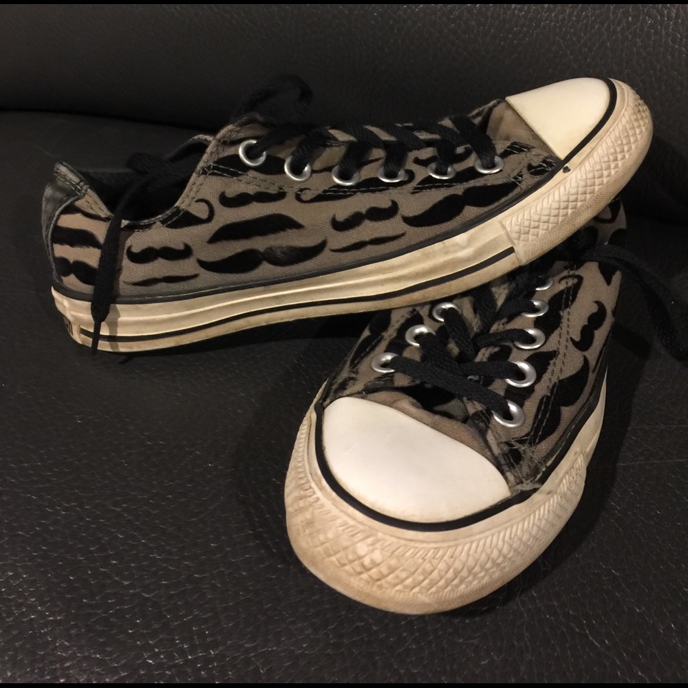 Mustache Converse women's 7 men's 5 SALE 💰💰🌈💕