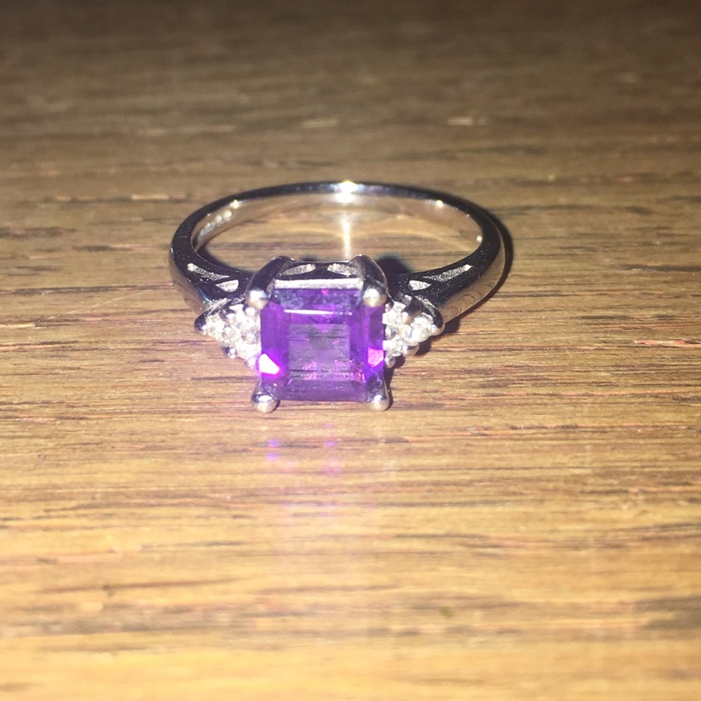 amethyst and white diamond ring